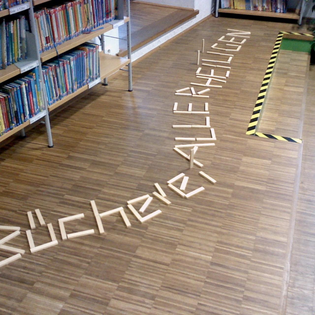 Schriftzug aus Holzstäbchen